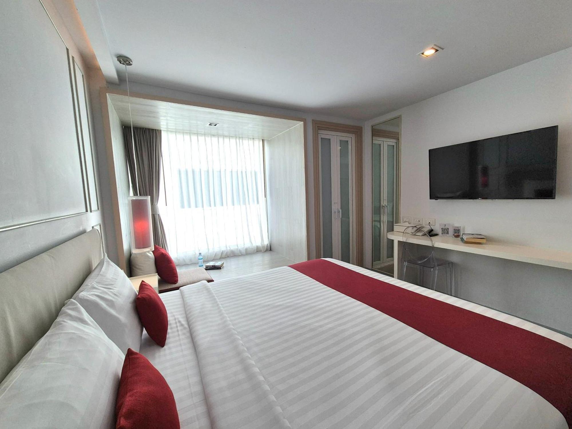 The Bloc Hotel Phuket - Sha Extra Plus Patong Экстерьер фото